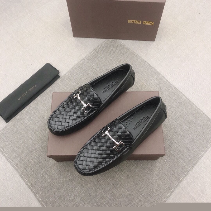 bo*te*ga Ve*ne*ta leather shoes